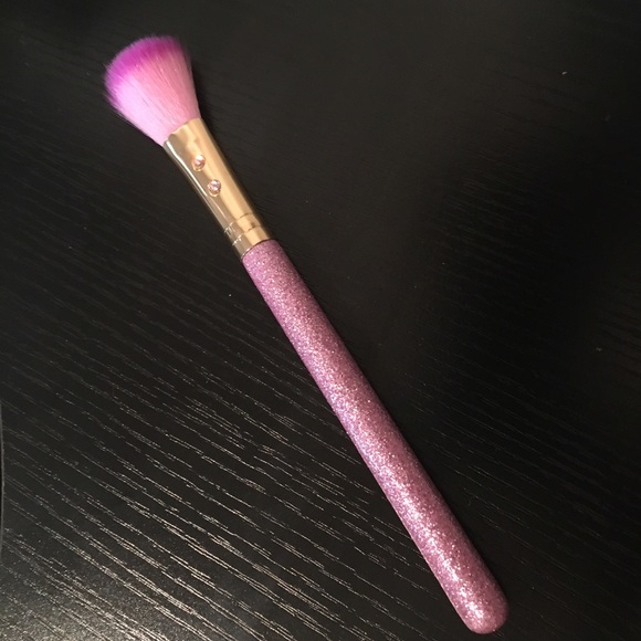 pink blush brush